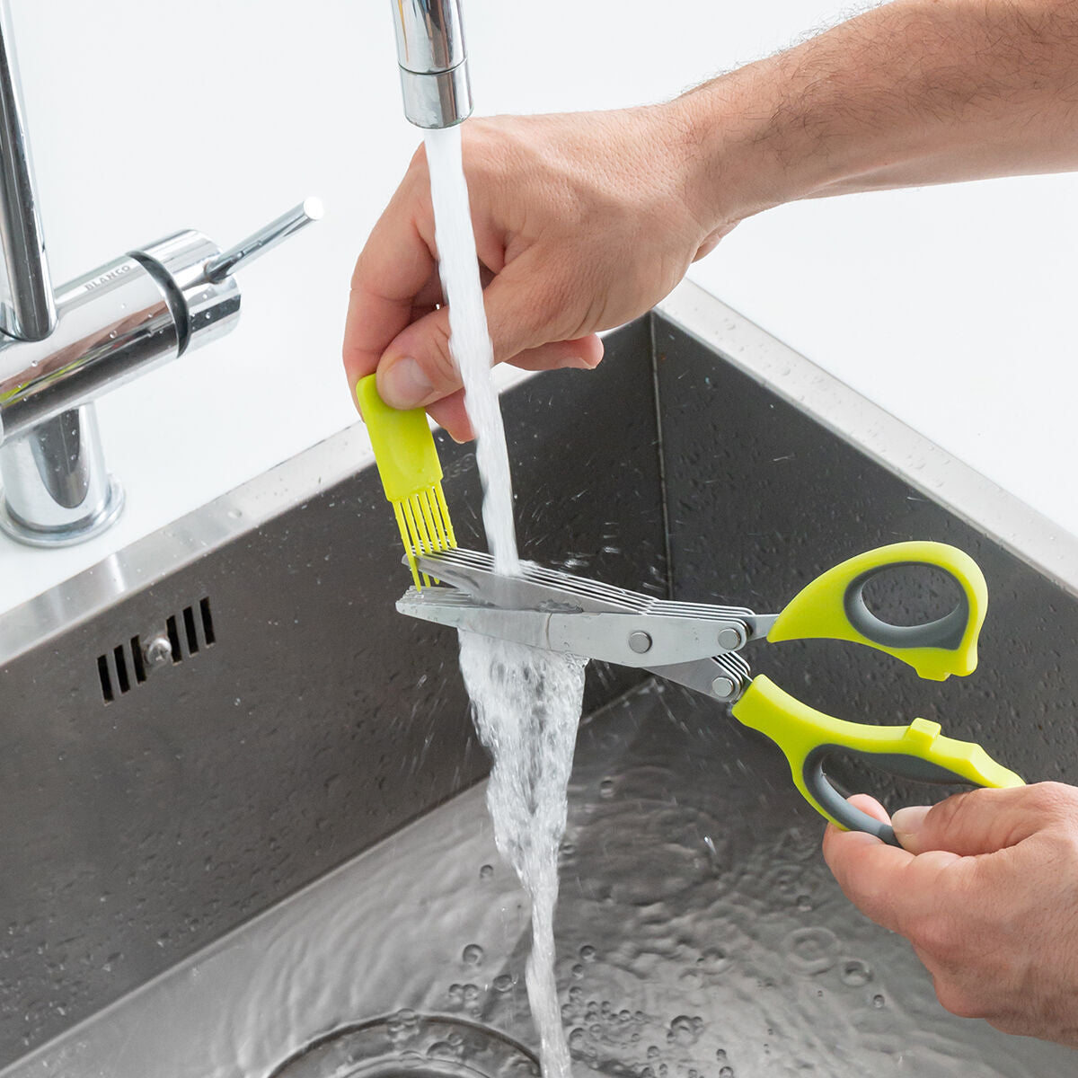 V11H3257229CEA67C112FD9076E6A33A052AR5440640P5